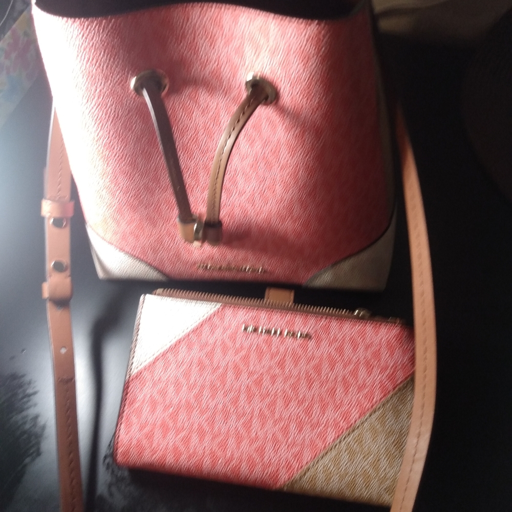 Handbag - Picture 10 of 14